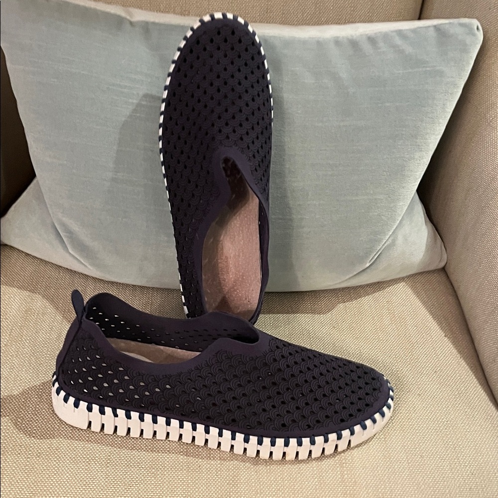 ILSE JACOBSEN Women's Black Slip-On Shoes
